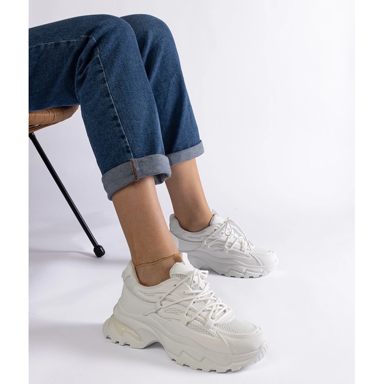 Adidași sport albi cu talpă masivă 1 Adidași sport albi cu talpă masivă 1