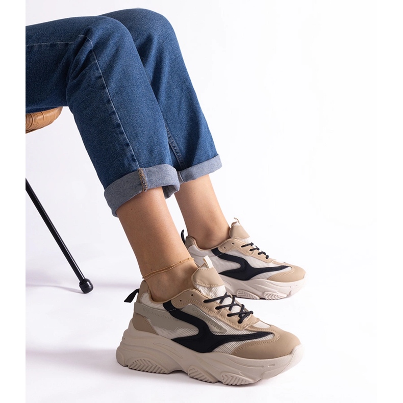 Tenisi dama bej si negri 1 Tenisi dama bej si negri 1