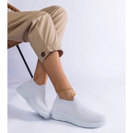 Tenisi sport albi cu slip-on 1 Tenisi sport albi cu slip-on 1