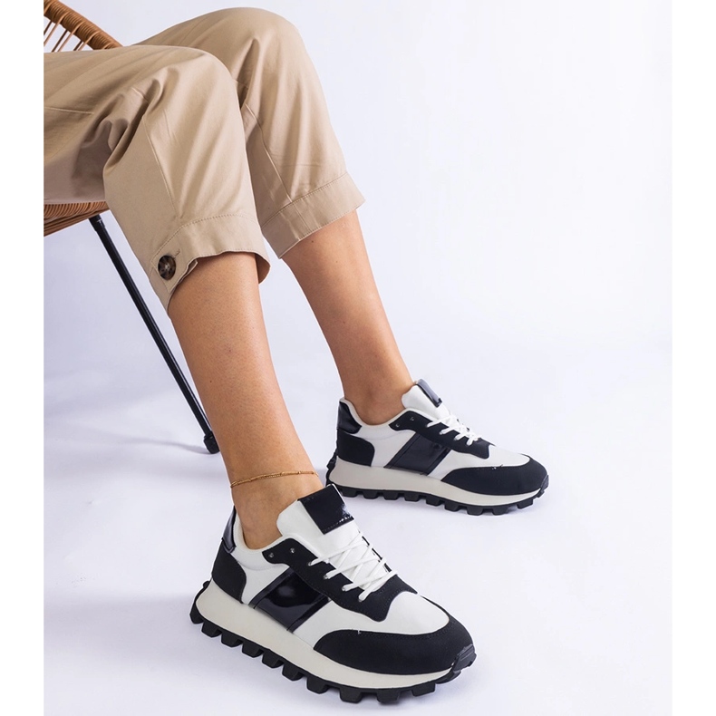 Adidasi negri cu protector vizibil negru 1 Adidasi negri cu protector vizibil negru 1