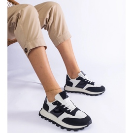 Adidasi negri cu protector vizibil negru 2 Adidasi negri cu protector vizibil negru 2