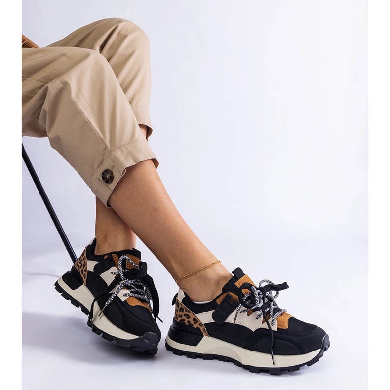 Adidași negri decorați cu un motiv de animale negru 1