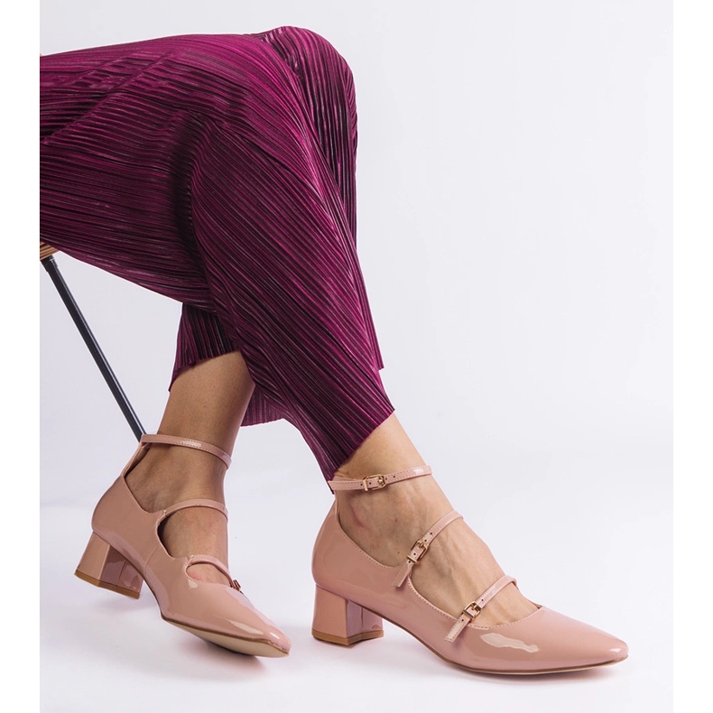 Pompe bej lăcuse cu o centură 2