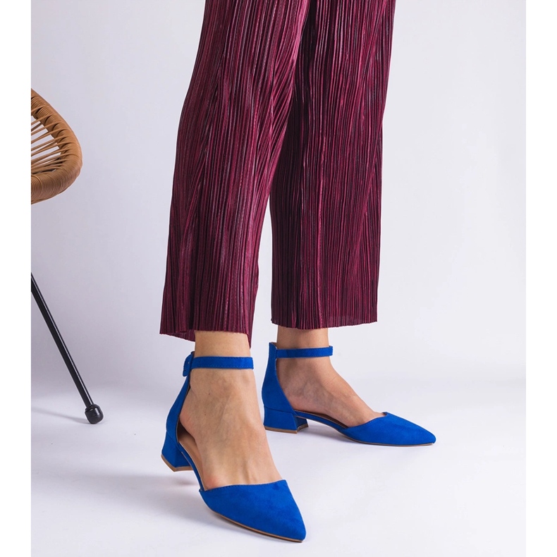 Sandale albastre pe un post scăzut albastru 1