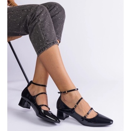 Pompele negre lăcuite cu o centură negru 2