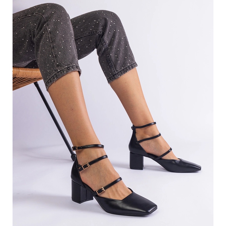 Pompe negre pe stâlp cu catarame negru 1