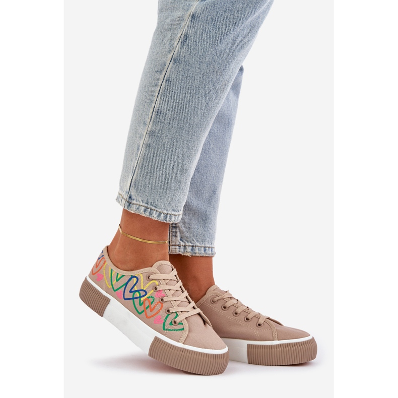 Adidași pentru femei în inimi cu dimensiuni întunecate bej 1
