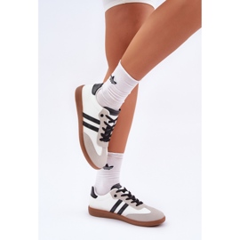 Adidași de adidași pentru femei albe și alb scăzut 2