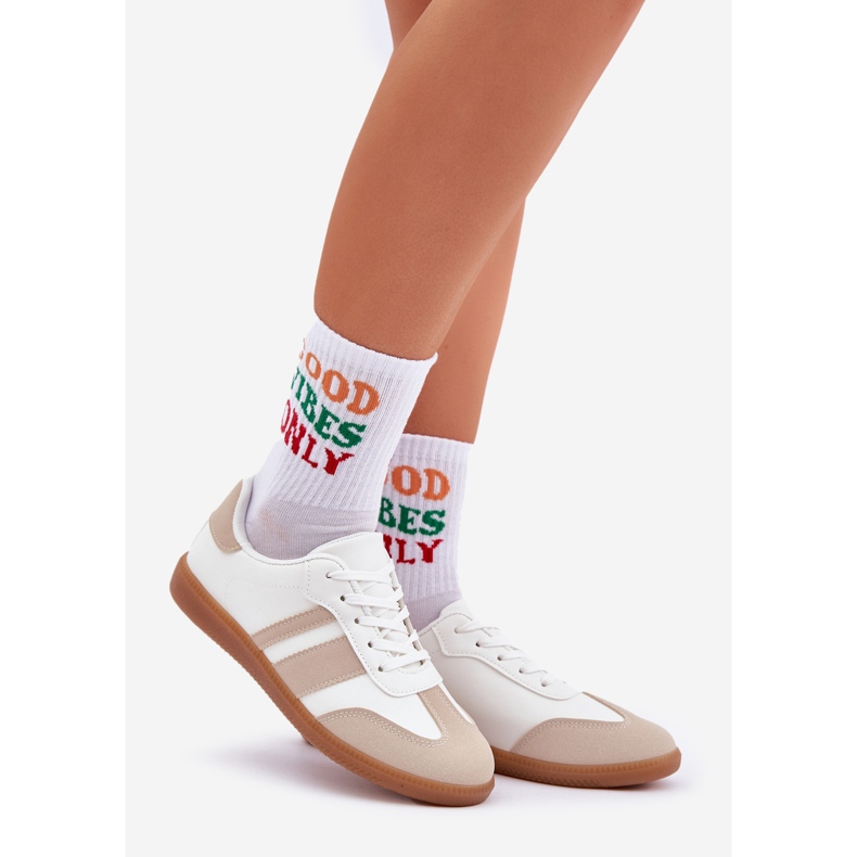 Adidași cu femei scăzute cu bej din piele eco și alb 1