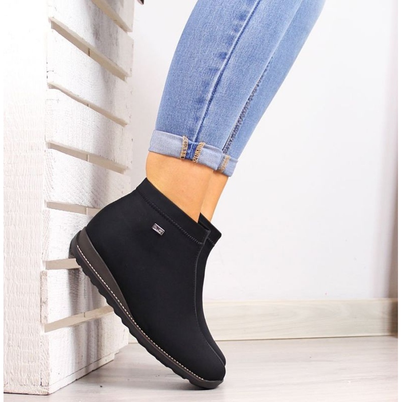 Cizme pentru femei izolate Black Rieker în 98251-00 negru 2