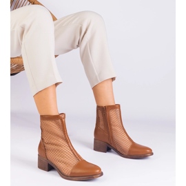 Cizme de plasă maro pe postare 1