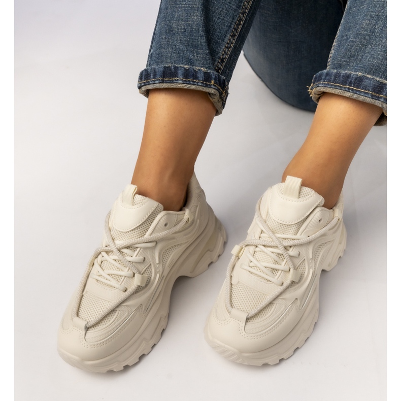 Adidași sportivi pentru femei bej 1 Adidași sportivi pentru femei bej 1