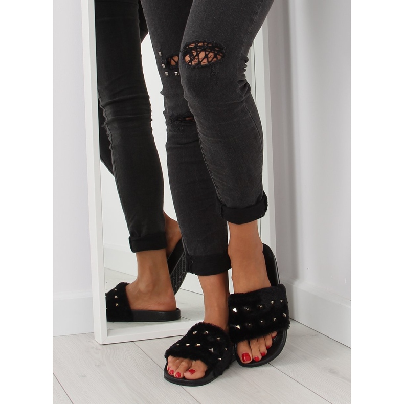 Papuci negri cu blana si crampoane negre negru 2