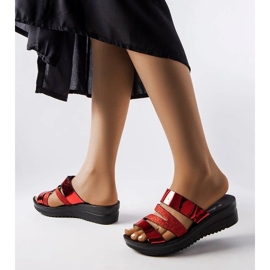 Pompi eleganti din piele lacuita cu toc negru 2 Pompi eleganti din piele lacuita cu toc negru 2