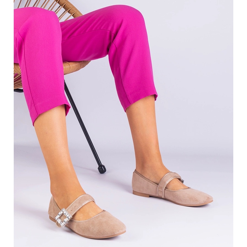 Ballerine bej decorate cu o cataramă cu cristale 1