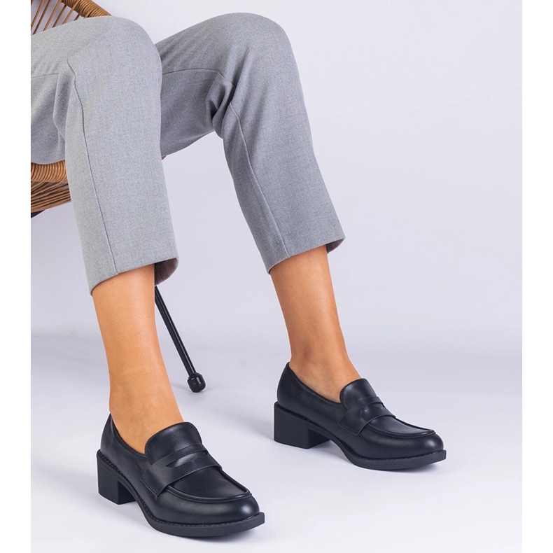 Pompe eco -eco -negre pe un post scăzut negru 1