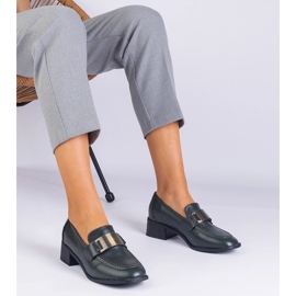 Pantofi verzi pe un post scăzut cu decor metalic verde 1 Pantofi verzi pe un post scăzut cu decor metalic verde 1