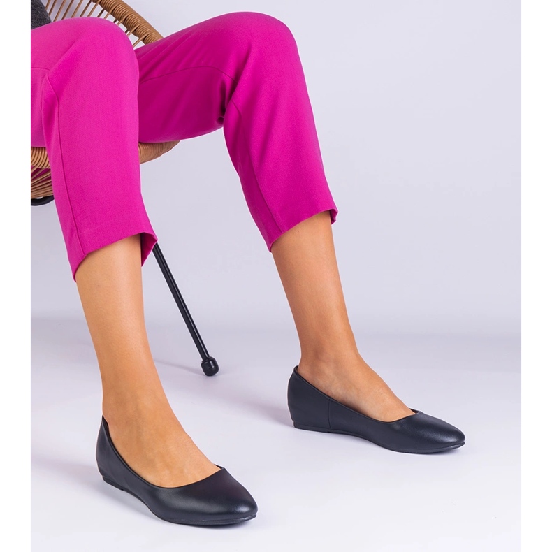 Balerine negre pe o pană ascunsă de eco -leleather negru 1 Balerine negre pe o pană ascunsă de eco -leleather negru 1