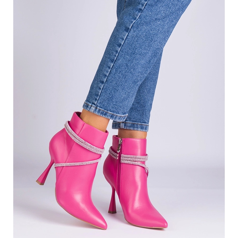 Cizme roz pe un călcâi înalt decorat cu zirconi 1