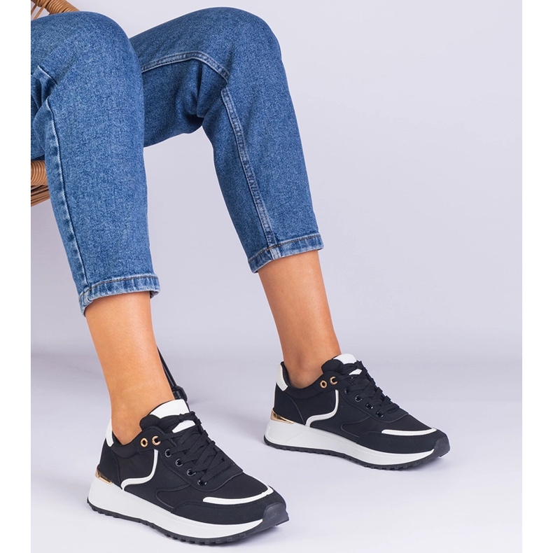 Adidașii pentru femei negre cu o inserție de aur negru 1 Adidașii pentru femei negre cu o inserție de aur negru 1