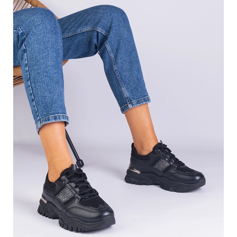 Adidatoarele de femei negre decorate cu sclipici negru 1