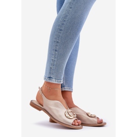 Sandale din piele cu lac plat cu decorarea Laura Messi 2865 Zlotys de aur 1 Sandale din piele cu lac plat cu decorarea Laura Messi 2865 Zlotys de aur 1