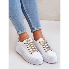 Adidași pe o platformă cu șireturi decorative alb și auriu 1