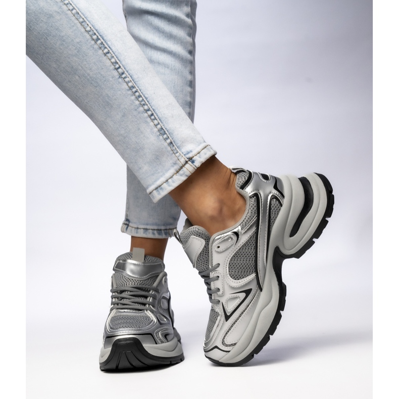 Adidași sportivi gri-argintii pentru femei 1