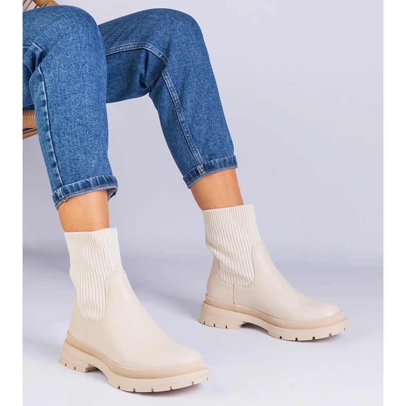 Botine bej cu partea superioară din material textil 1