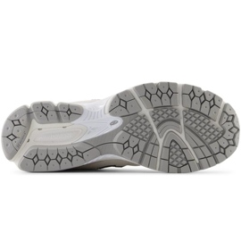 Pantofi New Balance M2002WC bej 3