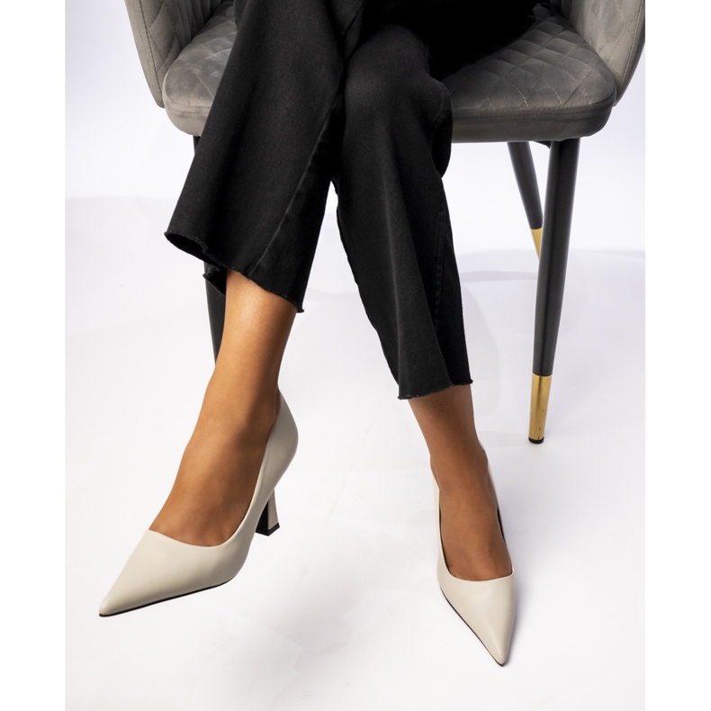 Pompele bejului Lorelle pentru femei 1