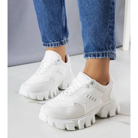 D/GMR Tenisi albi pe o talpă masivă Inez 1 D/GMR Tenisi albi pe o talpă masivă Inez 1