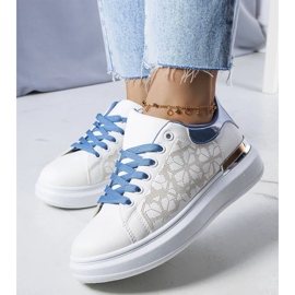 D/GMR Pantofi albi si albastri decorati cu perforatii de la Erin 1