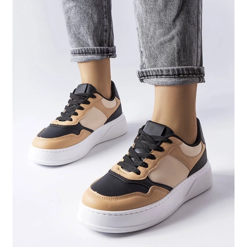 D/GMR Cizme negre si bej cu talpa mai groasa de la Baron 1 D/GMR Cizme negre si bej cu talpa mai groasa de la Baron 1