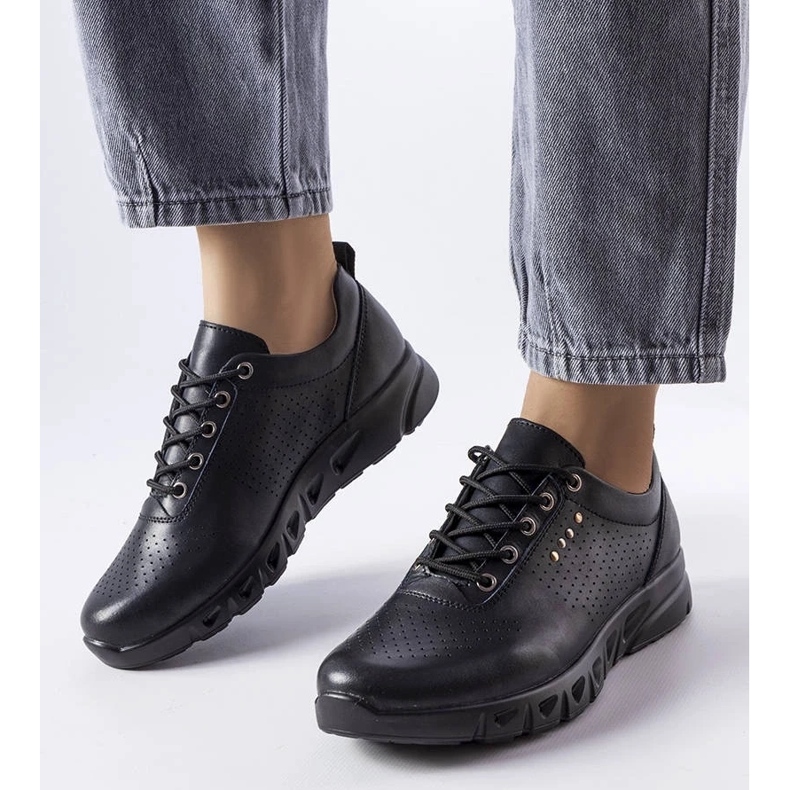 D/GMR Broderie neagra din piele ajurata de la Brodeur negru 1 D/GMR Broderie neagra din piele ajurata de la Brodeur negru 1