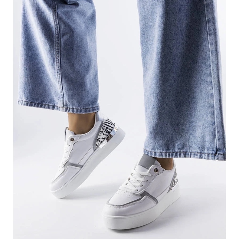 D/GMR Tenisi albi pe platforma Tooele 1