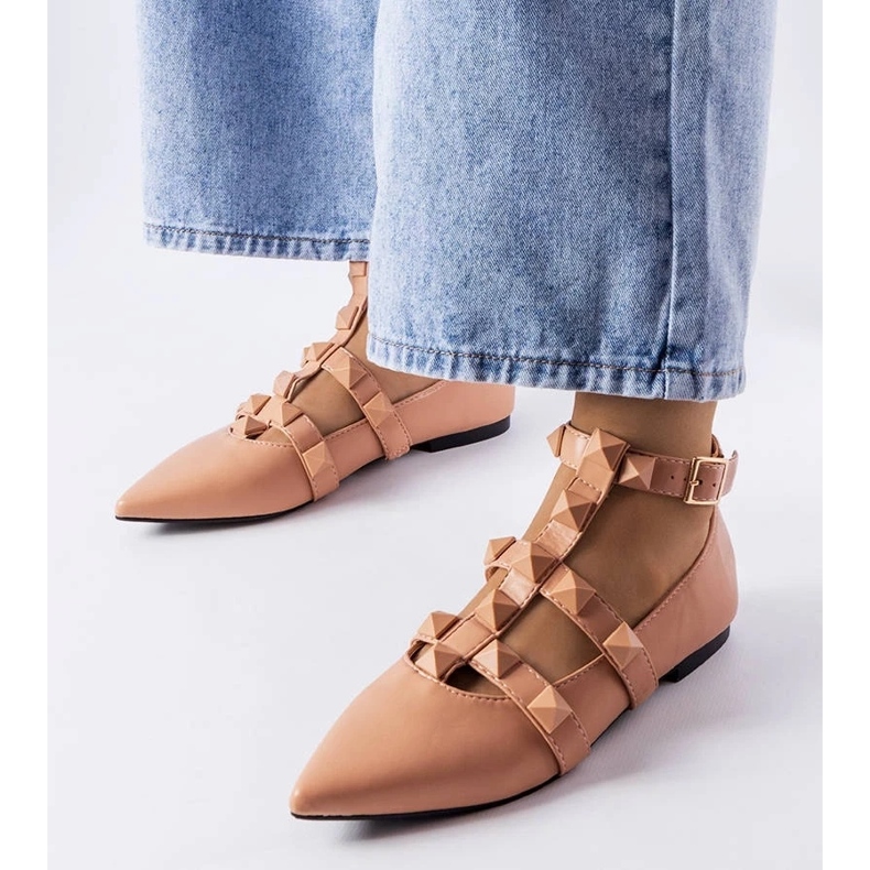 D/GMR Balerini de culoare bej, cu un spectaculos dispozitiv de fixare Blur 1