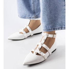 D/GMR Balerini albi cu o fixare spectaculoasă Blur 1 D/GMR Balerini albi cu o fixare spectaculoasă Blur 1