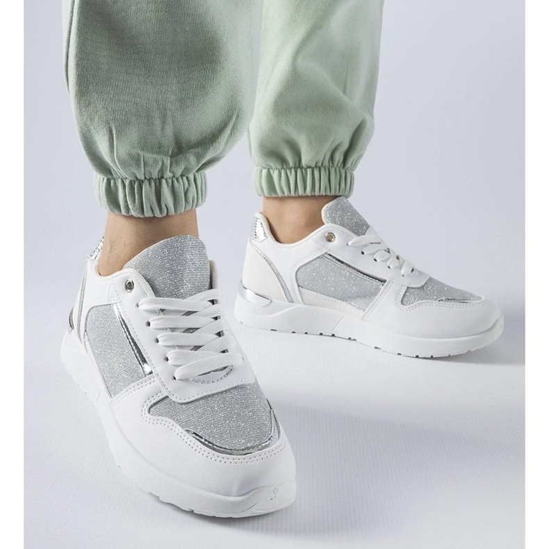 D/GMR Tenisi albi cu fir decorativ de la Facondo 1 D/GMR Tenisi albi cu fir decorativ de la Facondo 1