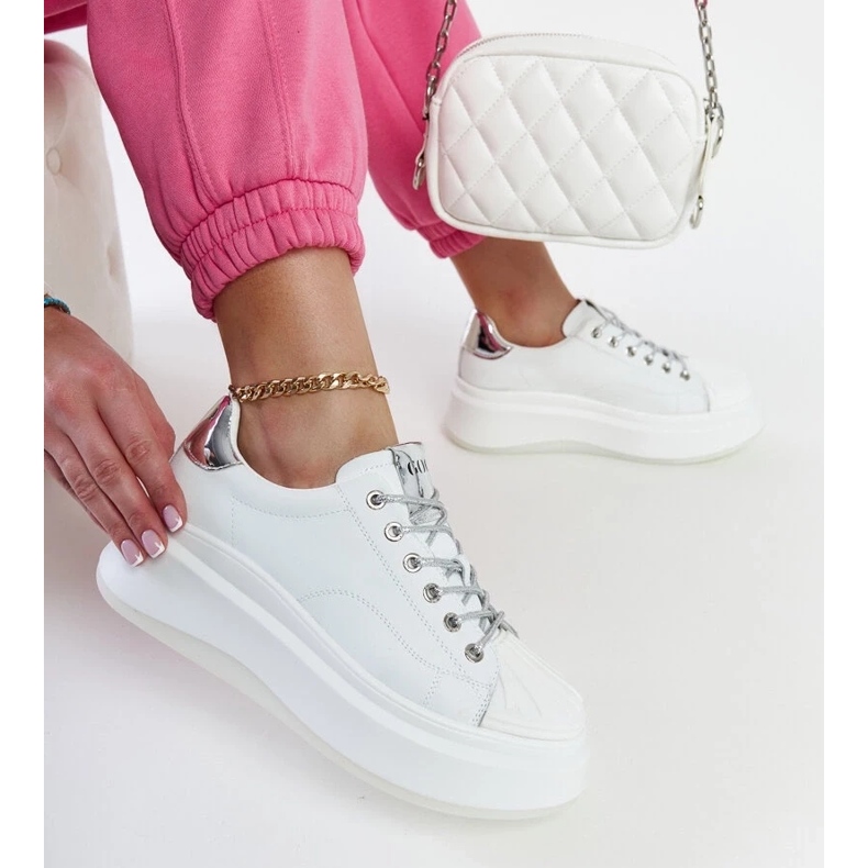 D/GMR Adidași albi pe platforma GOE NN2N4033 1