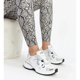 D/GMR Adidași albi cu talpă iacobină masivă 2 D/GMR Adidași albi cu talpă iacobină masivă 2