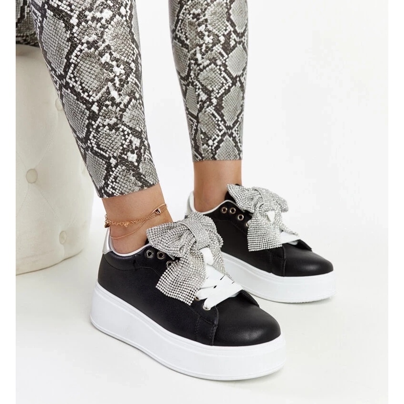 D/GMR Tenisi negri pe o platformă înaltă Rensje 1