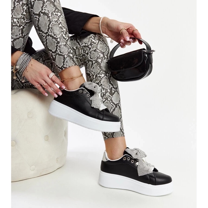 D/GMR Tenisi negri pe o platformă înaltă Rensje 2