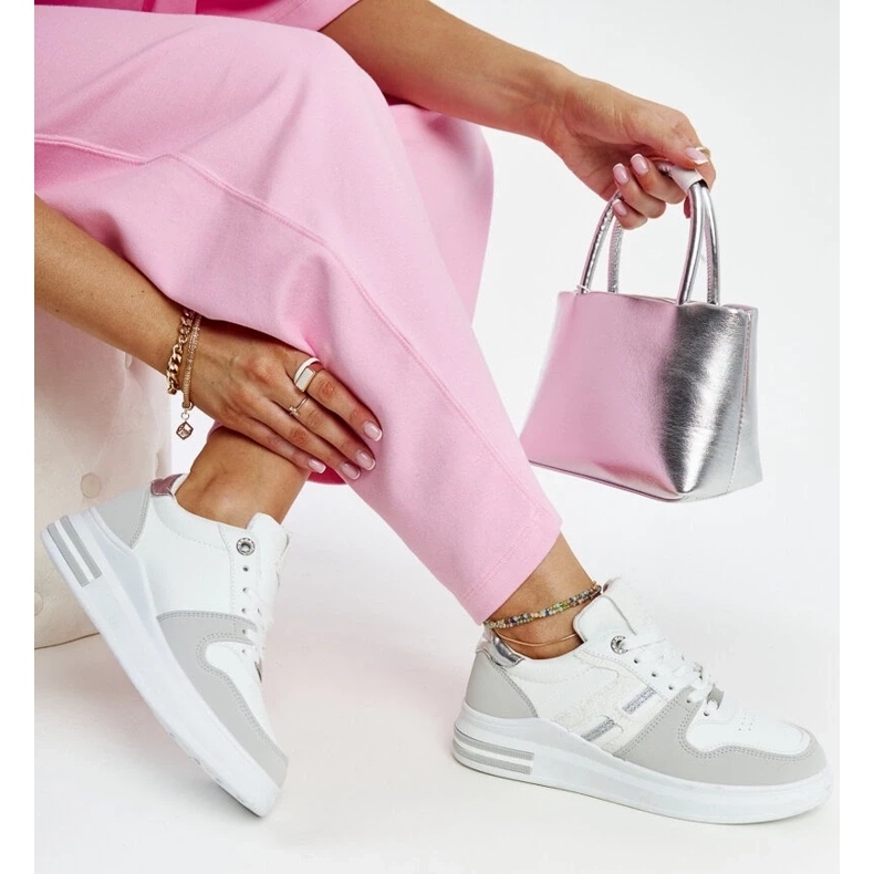 D/GMR Tenisi albi si gri pe platforma Negisti 2