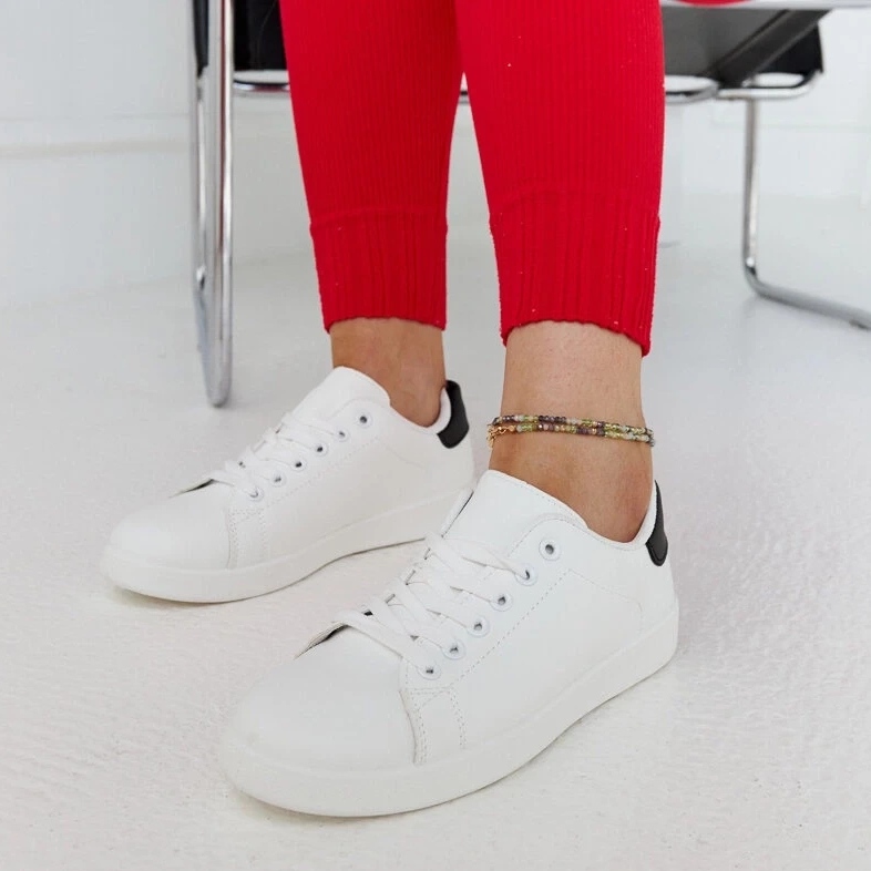 D/GMR Adidași albi pe platforma Birikti cu un element negru 2