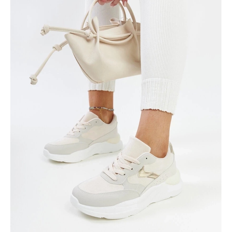 D/GMR Tenisi bej pe platforma Nereida 2