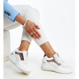 Tenisi albi cu pană de damă de la Cross Jeans 1