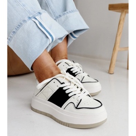 Adidaje de piele albă și albă pe talpa groasă a lui Abrar 1