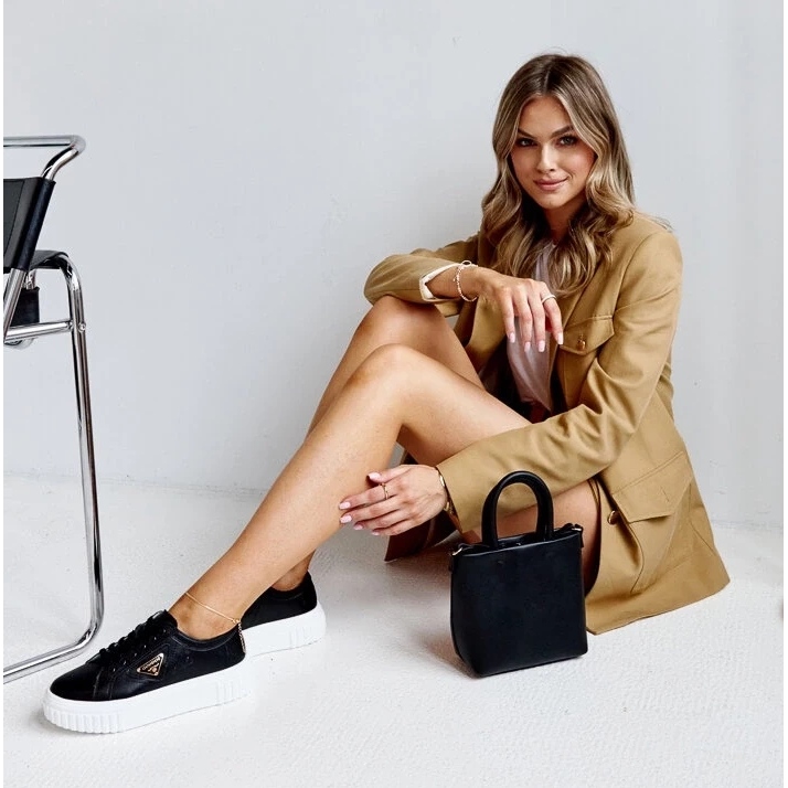 Adidași din piele neagră pe talpa groasă Attia negru 2