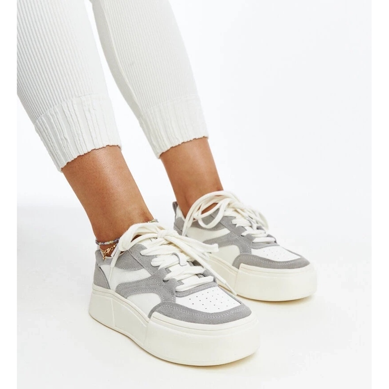 Adidași din piele alb-gri pe o talpă groasă de kawthar 2